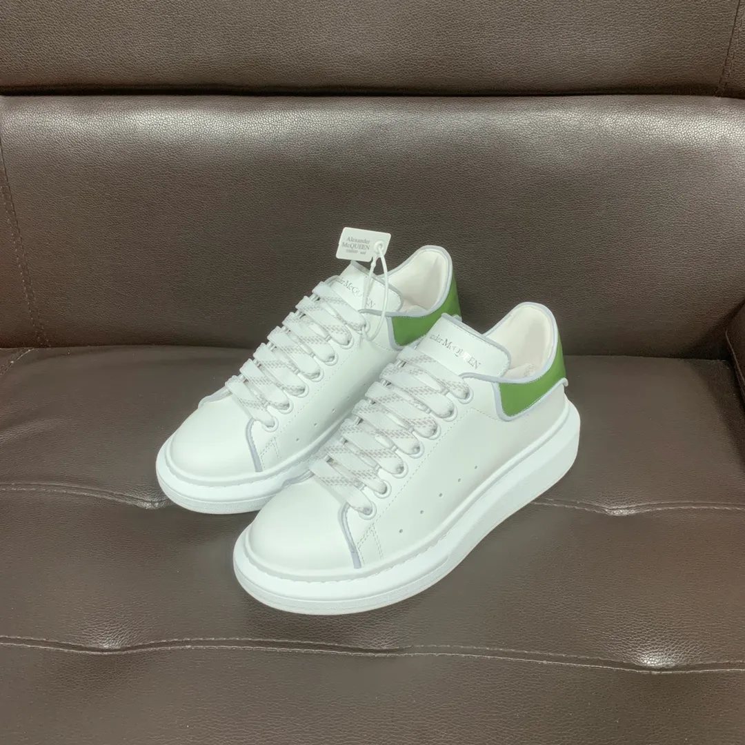 👟👟Ex-factory price 560👟👟 Professional McQueen factory. Top version. Couple style👫 Alexander McQUEEN high version has been upgraded to the highest quality again✅ 💪McQueen Spring, Summer, Autumn and Winter Top version Purchasing level✅ Recruiting national online and offline agents to join🤝 🏆Fabric: Italian imported leather, high texture, water-resistant and does not discolor, 🏆Inner: ️Grade A water-dyed sheepskin imported from Italy is dirt-resistant, sweat-absorbent, breathable and comfortable... The heel is embossed with high temperature convex and concave. 🏆 Foot pads: top-grade Italian super-soft cowhide leather 🏆 Outsole: PU original green transparent counter 1:1 🏆 Shoe box: original beige box. Plus white flip cover and double layer protection. Cloth bag, handbag. Certificate of 1:1 mold opening 4-piece set. Delivered with a pair of shoelaces. 🖕🏿🖕🏿🖕🏿You can choose any pair of shoelaces in any color of our factory. 🏆Code number: female 34-41. male 38-46. 🏆Special remarks (female size 34.40.41, male size 38.45.46 are customized and cannot be returned or exchanged) Please note when placing an order in Niuli! Win-win cooperation🤝